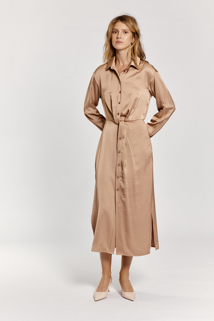 Платье рубашка с ассиметричной застежкой по полочке.