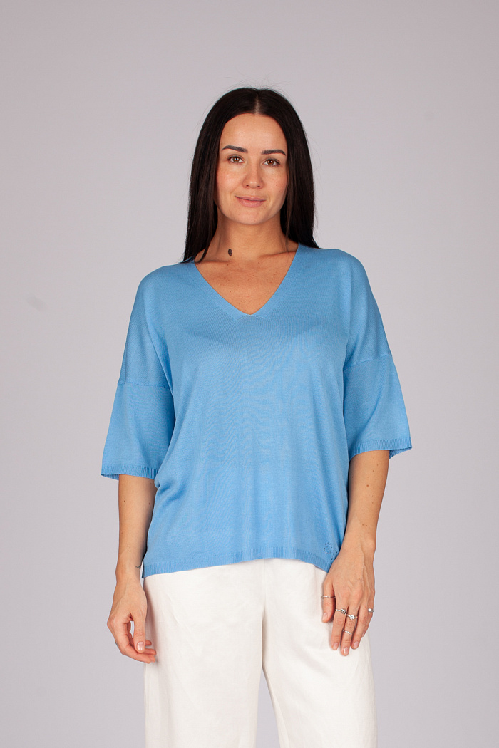 Джемпер прямого кроя. Рукав короткий.