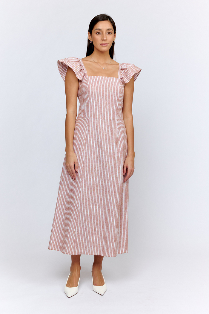 Платье-сарафан с отрезной юбкой-шестиклинкой длиной миди. Рукава крылышки.