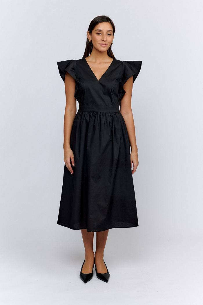 Платье с V-образным вырезом и рукавами крылышки. Иммитация пояса из основной ткани. Длина миди.