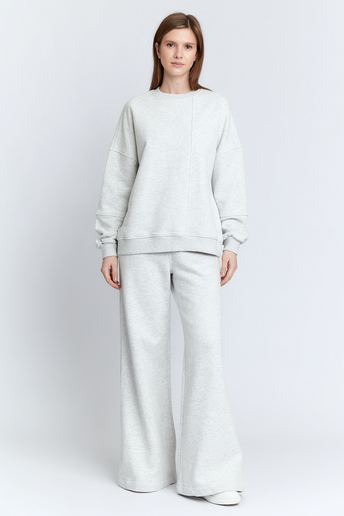 Брюки на резинке по поясу расклешенные от бедра