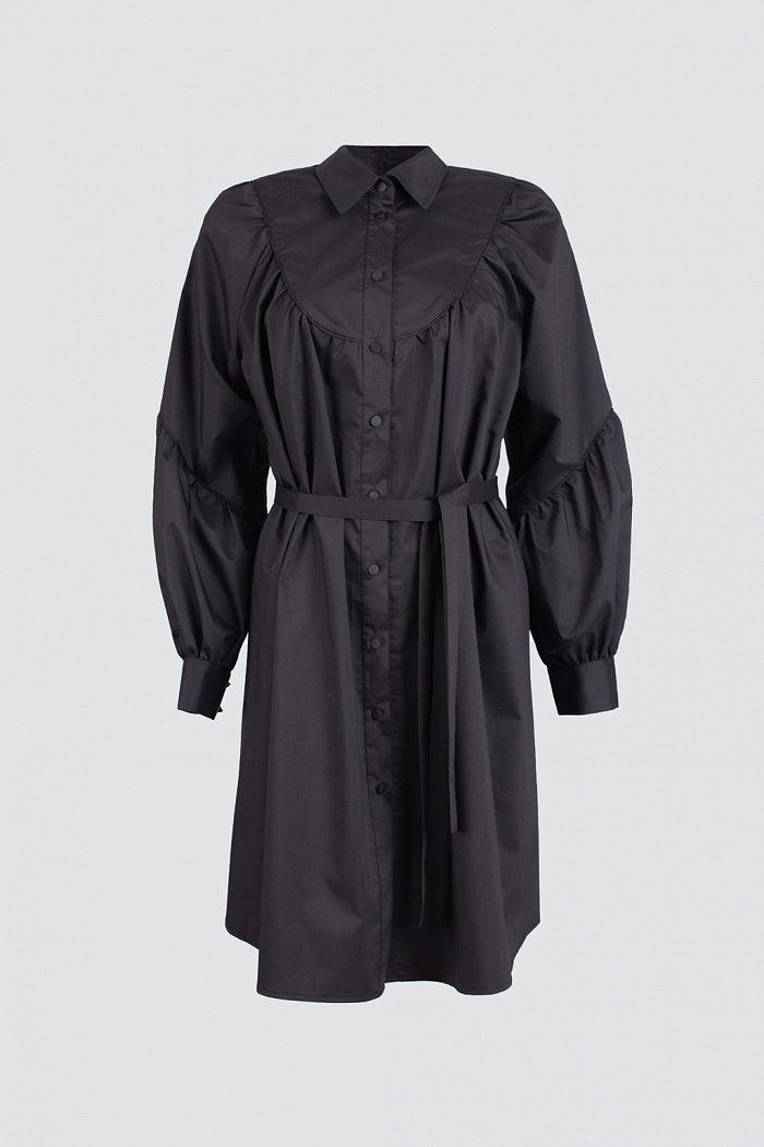 Платье силуэта трапеция с декоративной кокеткой по полочке. Приталивается поясом.