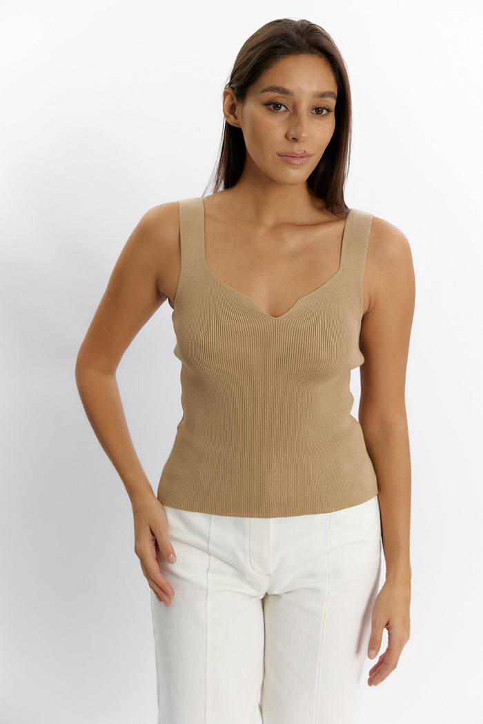 Трикотажный топ длиной до талии.