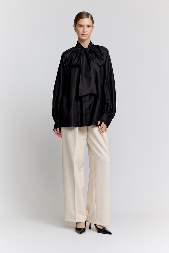 Объемная блуза с бантом.