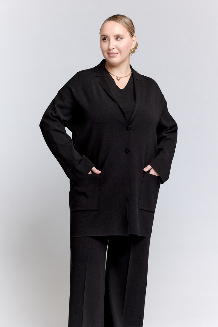 Кардиган  длиной ниже бедер с английским воротником. Застежка на пуговицы.