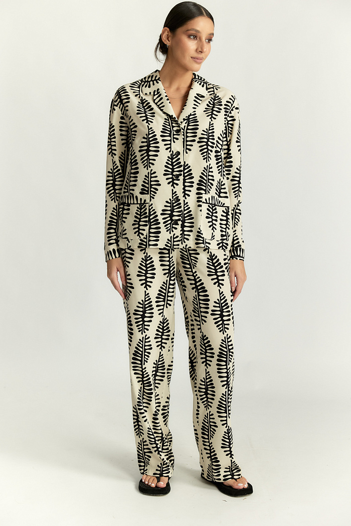 Рубашка пижамная свободного кроя с английским воротником. Рукав длинный.