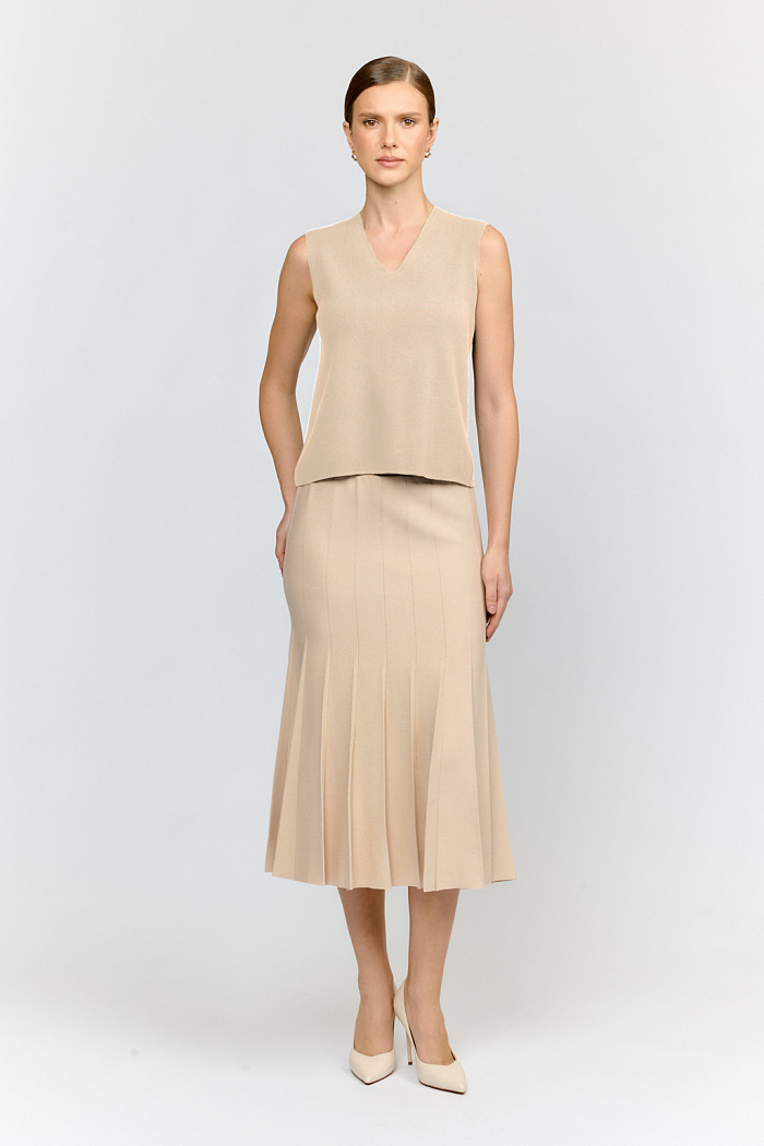 Топ с V-образным вырезом