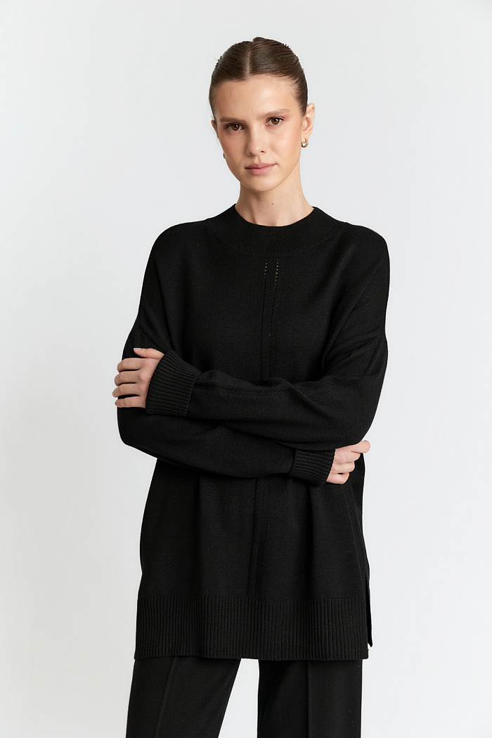 Джемпер силуэта оверсайз с высоким горлом