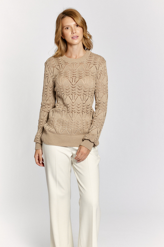 Джемпер прямого силуэта с ажурной вязкой.