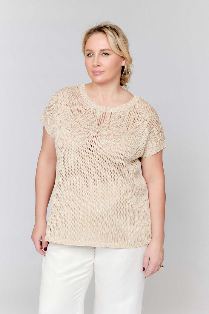 Джемпер без рукавов свободного кроя с круглым вырезом.