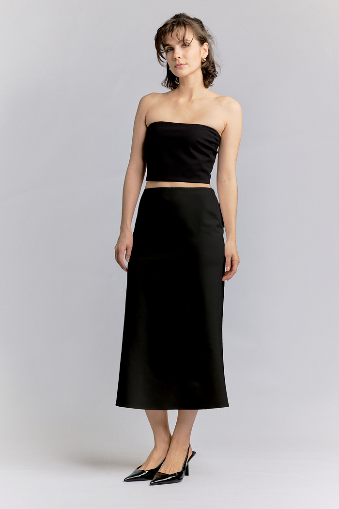 Топ бандо трикотажный на резинке.